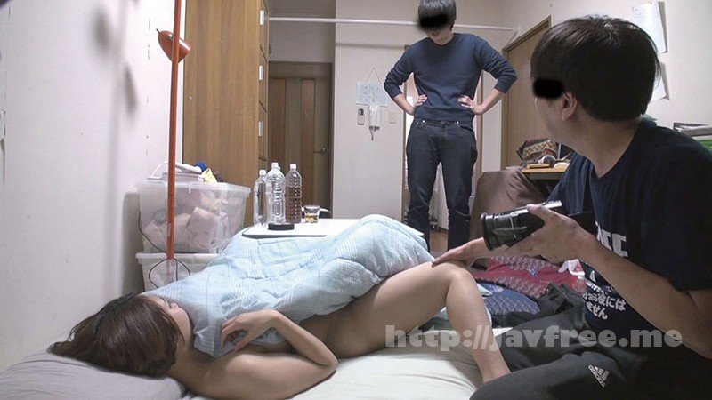 [HD][C-2555] 酔いつぶれた旦那さんのすぐ側で奥さんを寝取る 番外編03