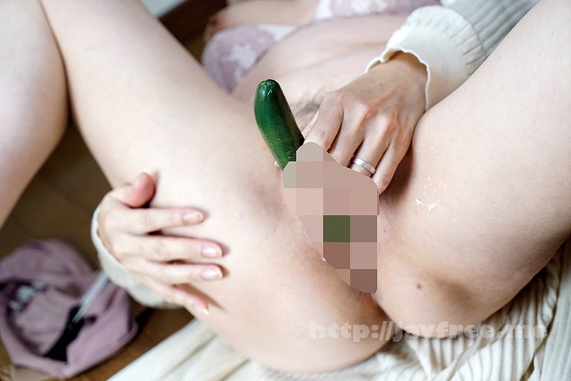 [JKNK-118] 家族には言えない！！ 極太硬野菜を膣に挿入したことがある50代専業主婦… 68％ - image JKNK-118-4 on /